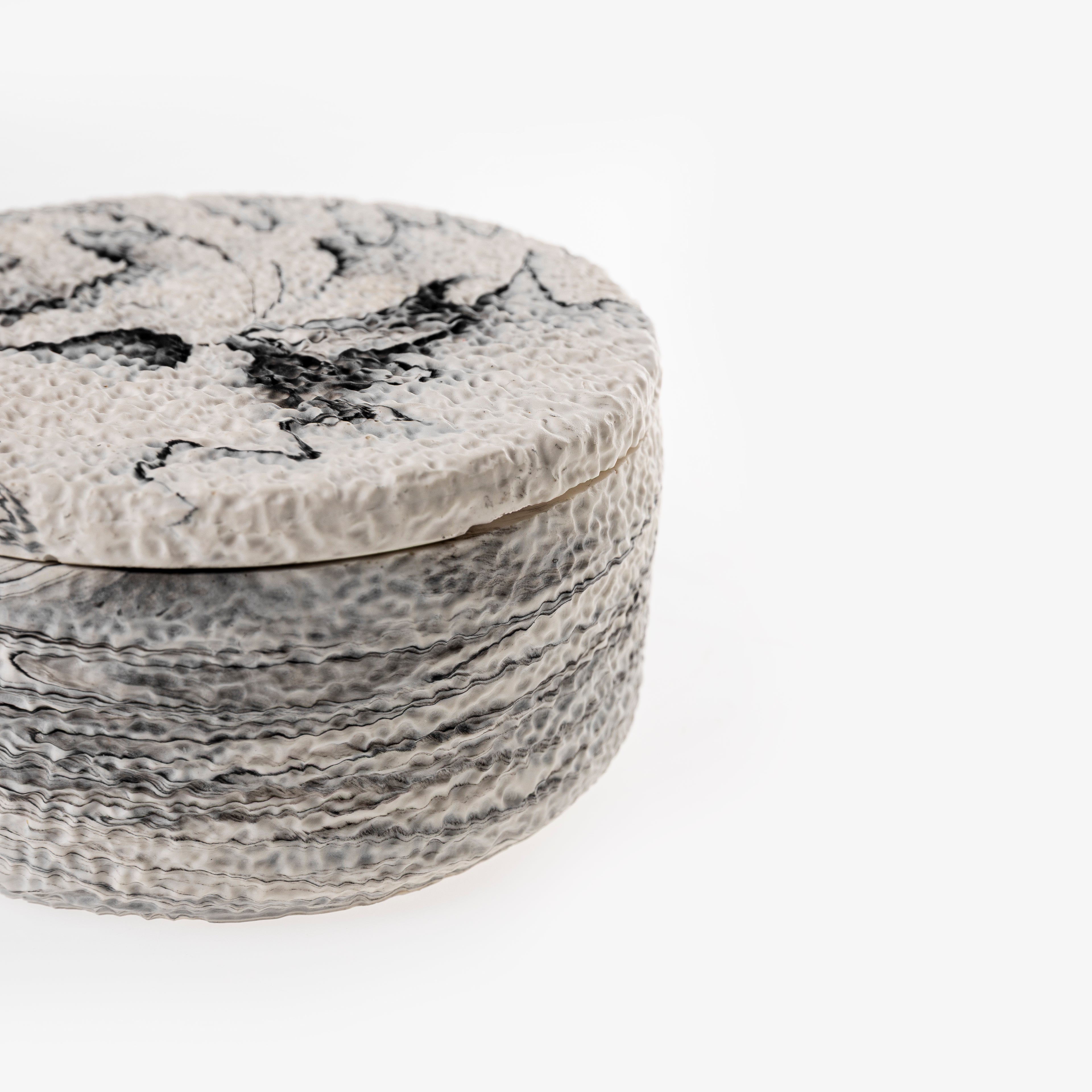 TEXTURED CANDLE [BLACK MARBLE]