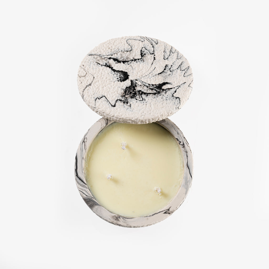 TEXTURED CANDLE [BLACK MARBLE]