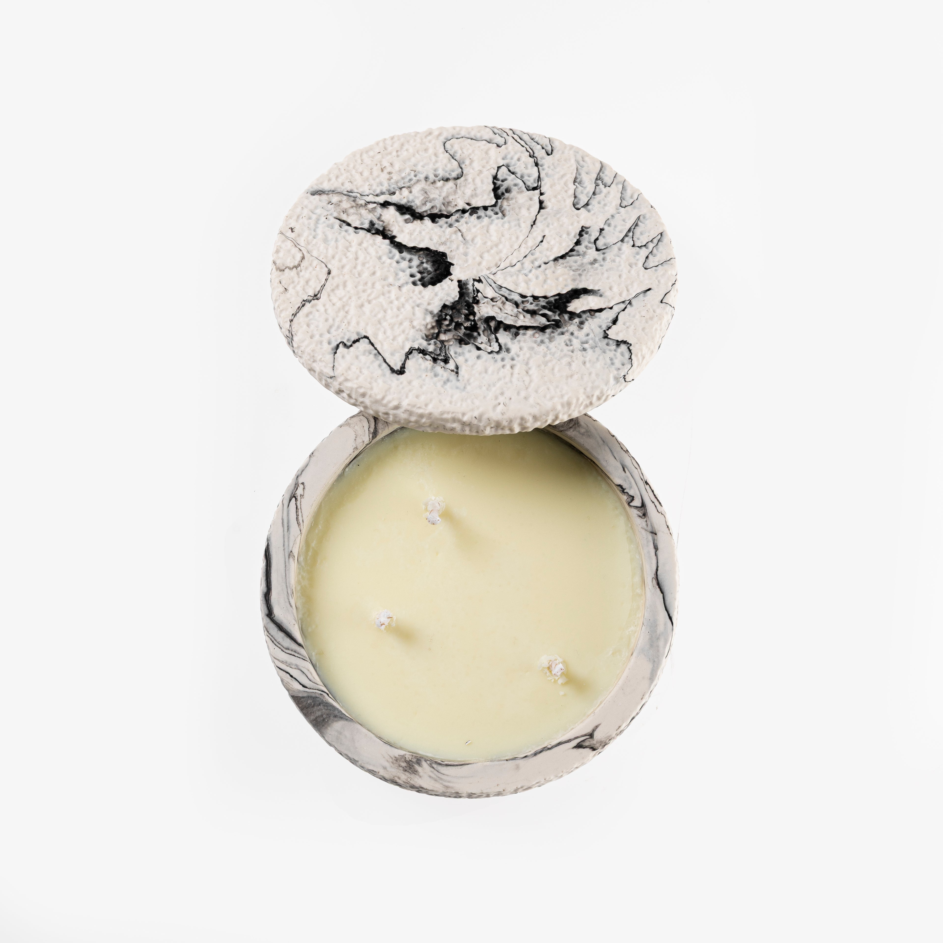 TEXTURED CANDLE [BLACK MARBLE]