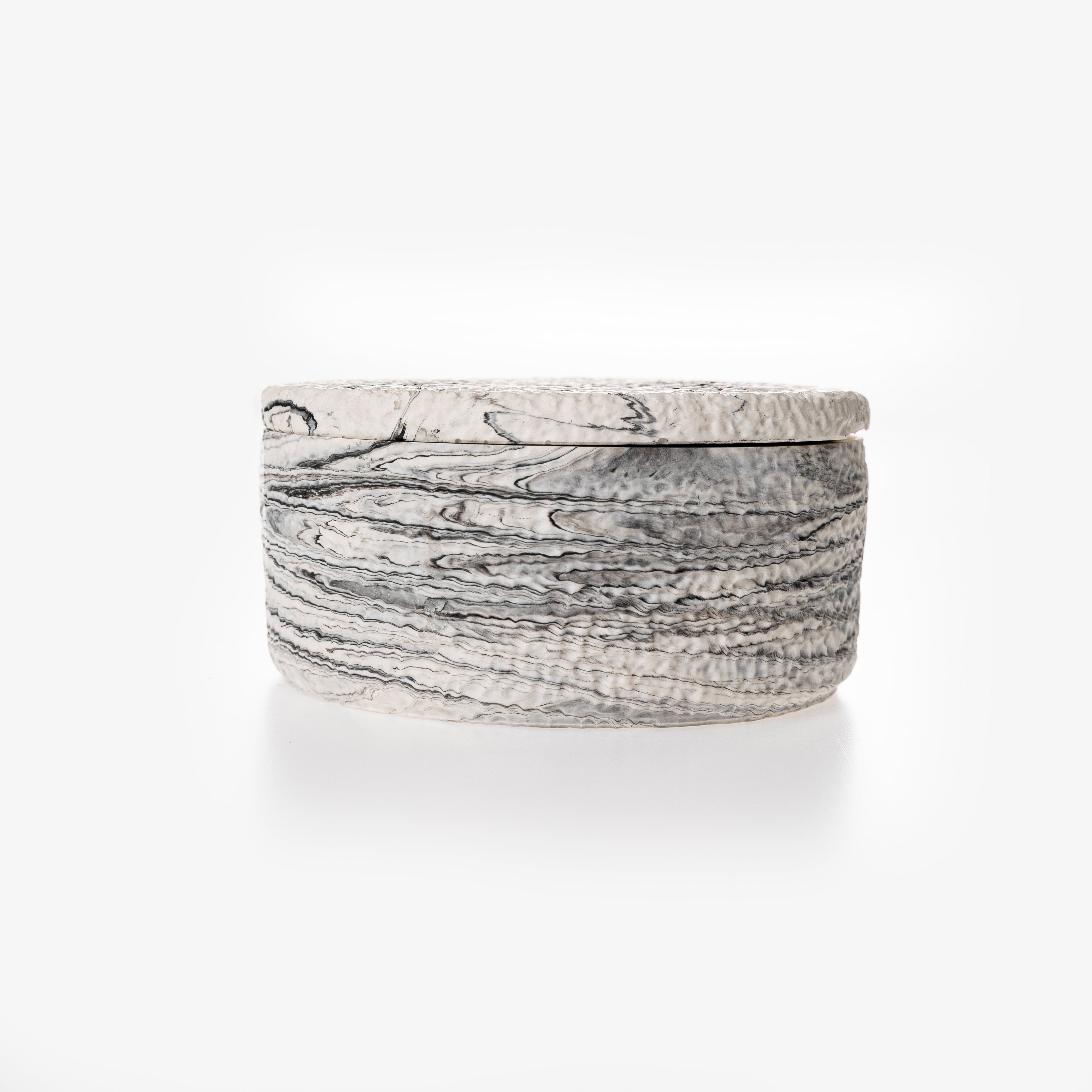 TEXTURED CANDLE [BLACK MARBLE]