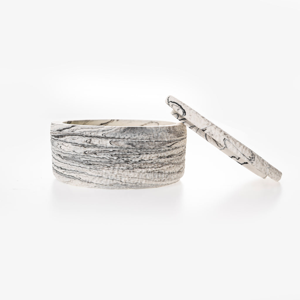 TEXTURED CANDLE [BLACK MARBLE]