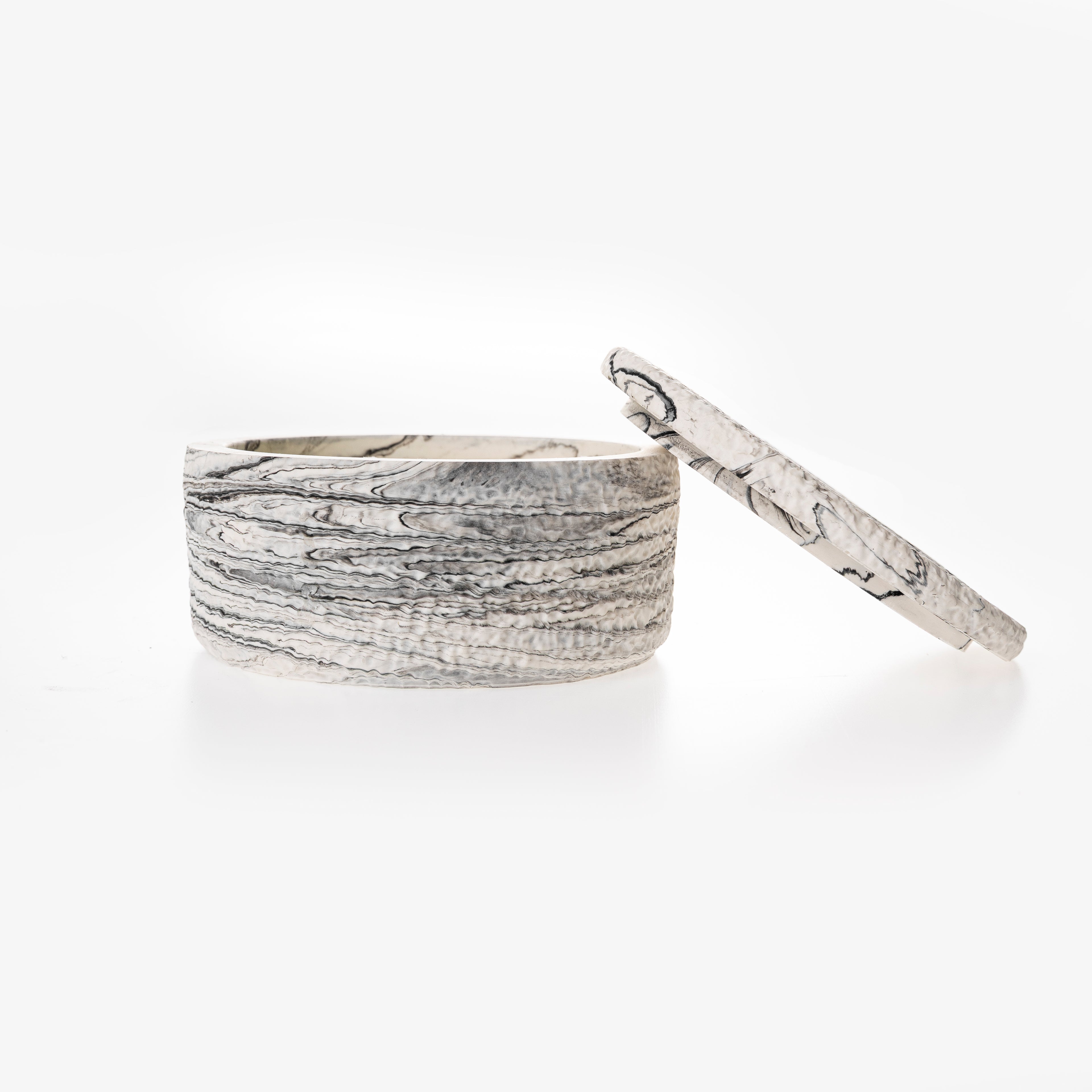TEXTURED CANDLE [BLACK MARBLE]